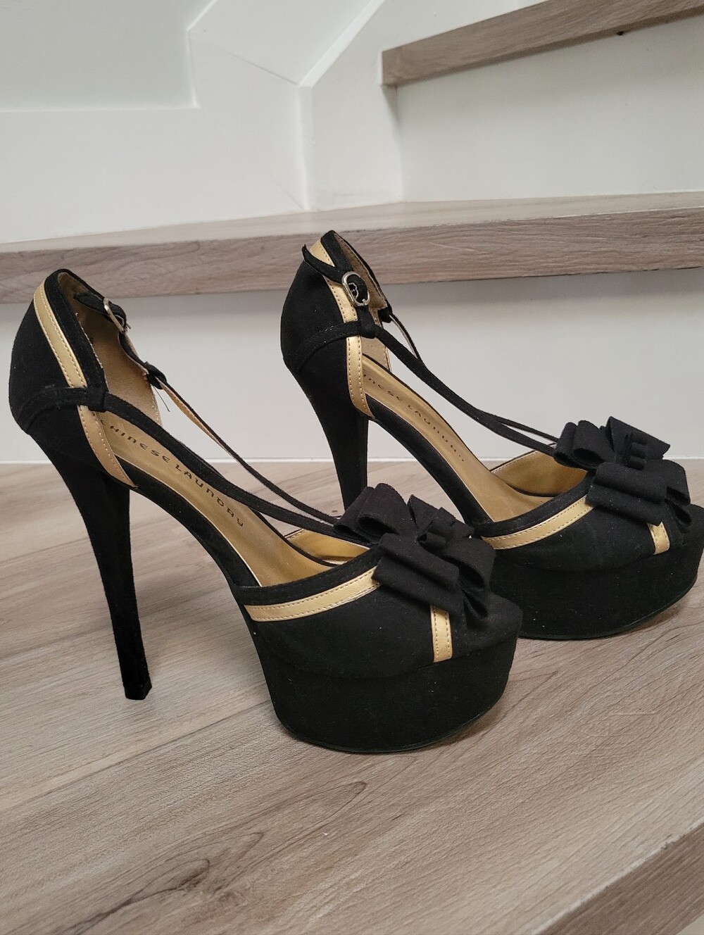 Chinese Laundry Peep Toe 6" High stiletto Black Gold Sz 8.5 Heels Retro Glamour